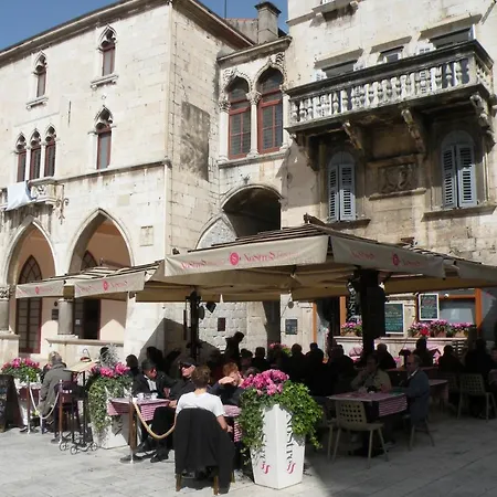 Lux Aurelius In Centre Old Town