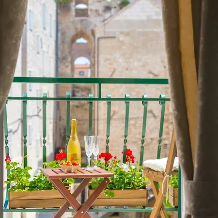 Lux Aurelius In Centre Old Town Pensjonat 4*