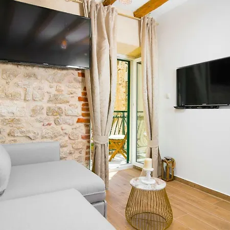 Lux Aurelius 2*