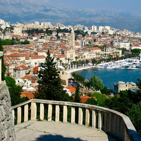 게스트하우스 Lux Aurelius In Centre Old Town 4*