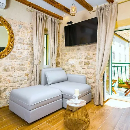 게스트하우스 Lux Aurelius In Centre Old Town