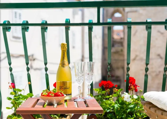 Lux Aurelius In Centre Old Town 4*